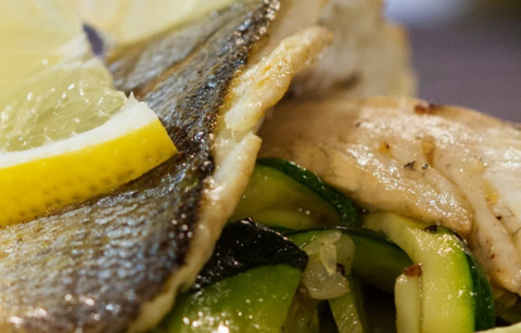 FILETES DE ROBALO COM TAGLIATELLE DE CURGETE