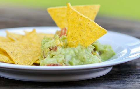 NACHOS COM GUACAMOLE