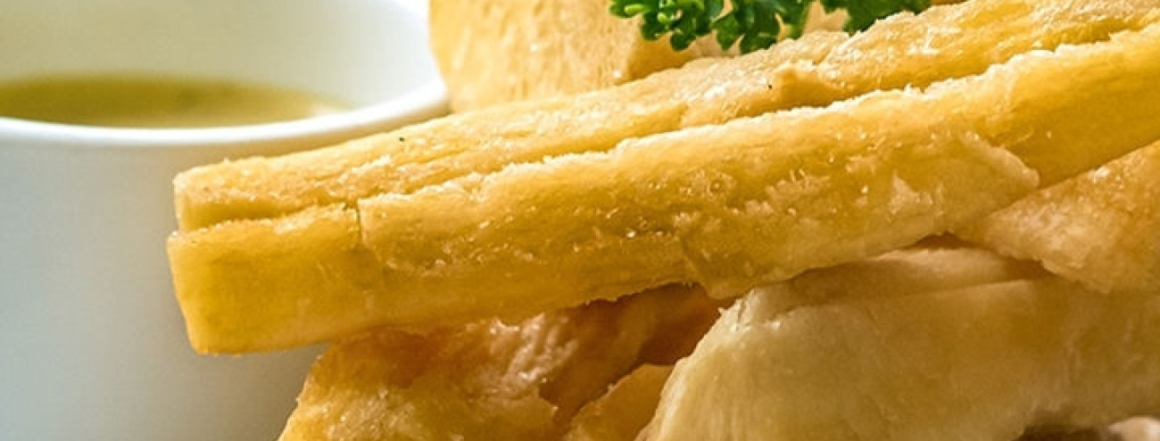 PALITOS DE MANDIOCA COM ALECRIM NO FORNO