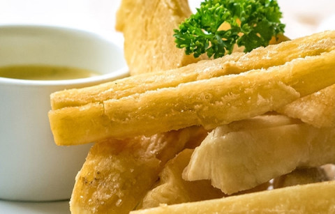 PALITOS DE MANDIOCA COM ALECRIM NO FORNO