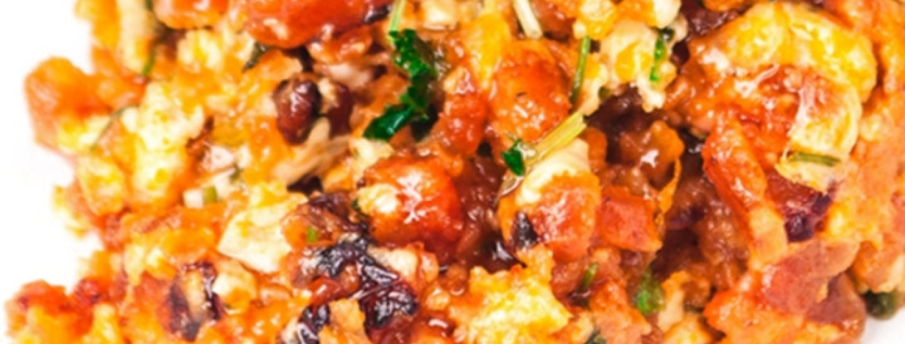 OVOS MEXIDOS COM FARINHEIRA E ERVAS FRESCAS