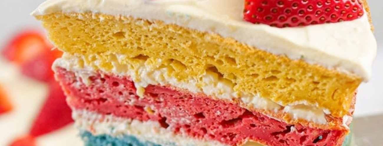 BOLO TRICOLOR PARA O DIA DA CRIANÇA, DE GELATINA