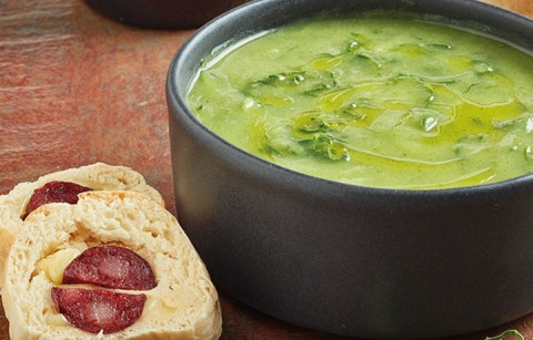 CALDO VERDE SEM BATATA E COM PÃO COM CHOURIÇO