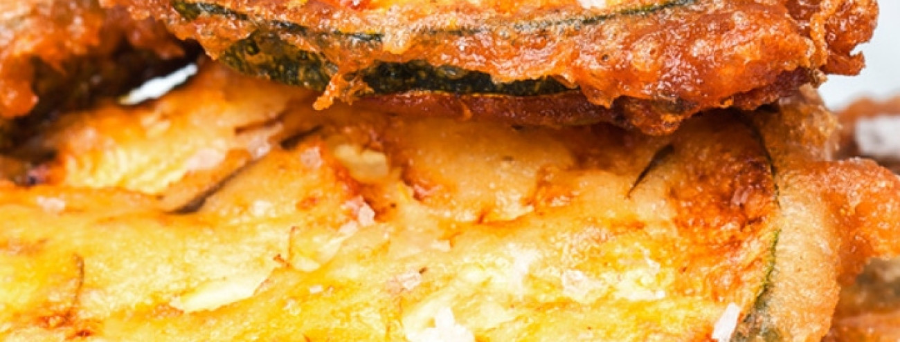 COURGETTE EM POLME DE TOMILHO COM MOLHO DE IOGURTE E LIMÃO