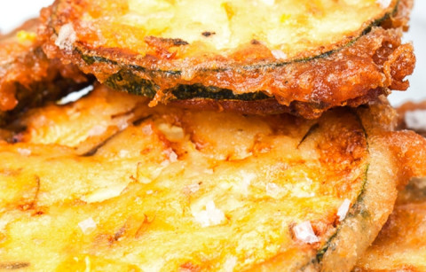 COURGETTE EM POLME DE TOMILHO COM MOLHO DE IOGURTE E LIMÃO