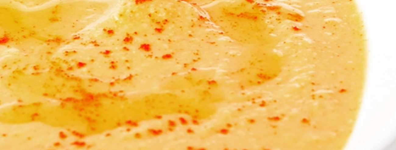HUMMUS COM TOSTAS DE SÉSAMO