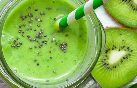 SMOOTHIE DE KIWI, ESPINAFRES E MIRTILOS