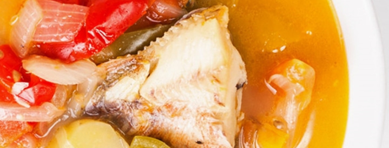 SOPA DE PEIXE COM PIMENTOS