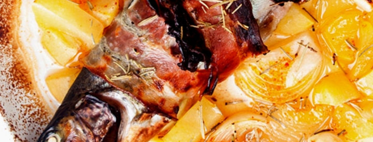 TRUTA COM BACON E ALECRIM