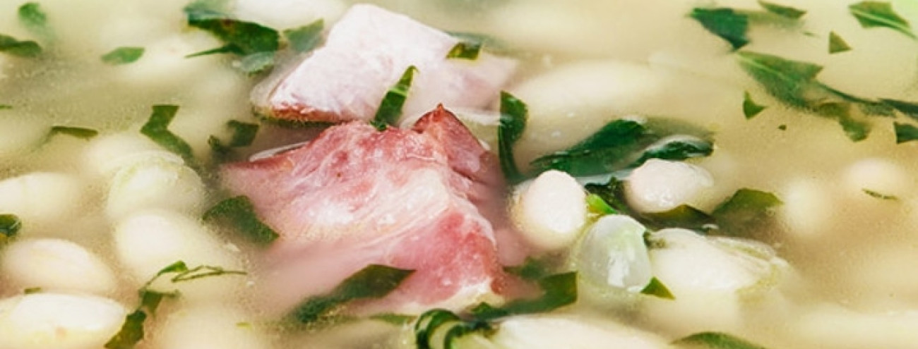 SOPA DE FEIJÃO BRANCO COM MANJERICÃO