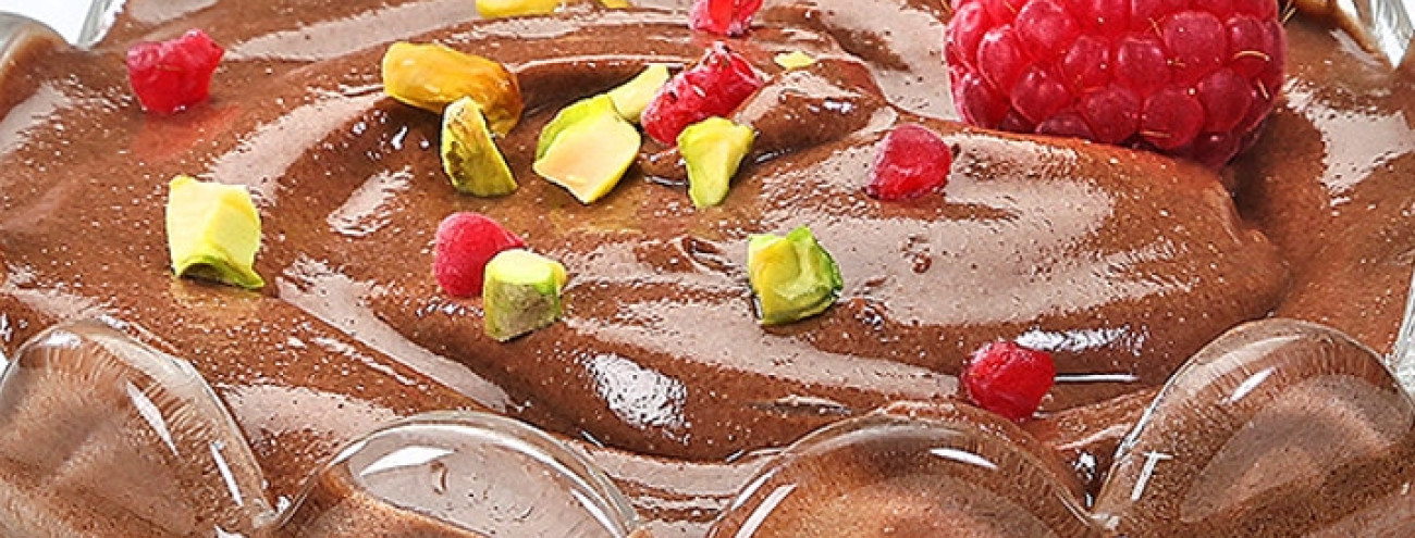MOUSSE DE CHOCOLATE E ABACATE