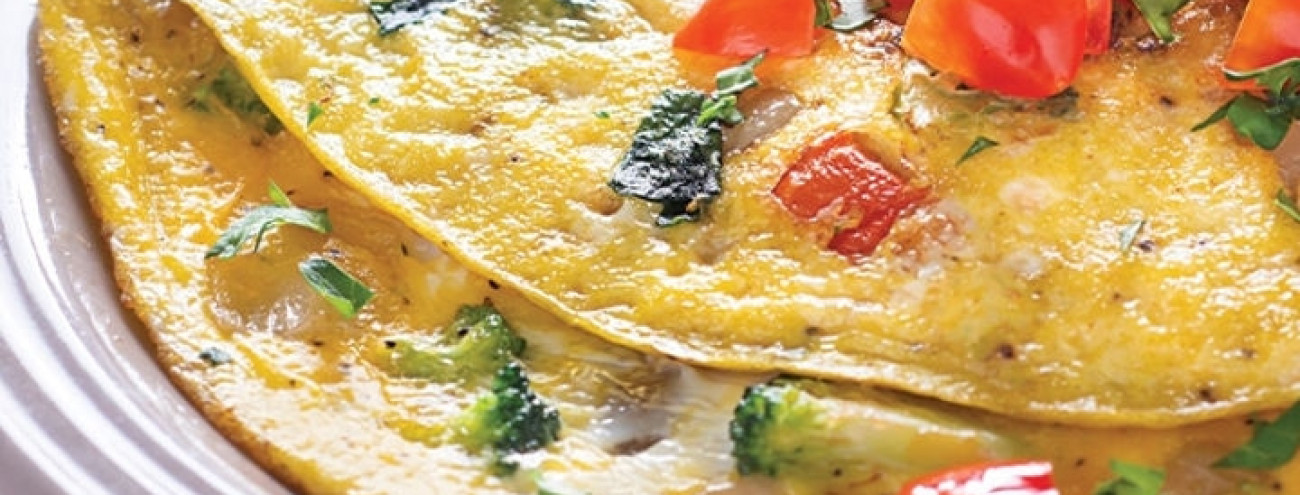 OMELETE CROCANTE COM COGUMELOS E DIVERSAS SEMENTES