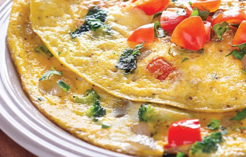 OMELETE CROCANTE COM COGUMELOS E DIVERSAS SEMENTES