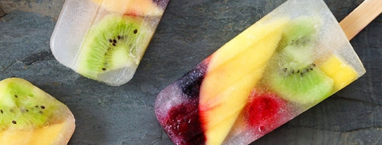 GELADO DE ÁGUA DE COCO COM FRUTA DA ÉPOCA