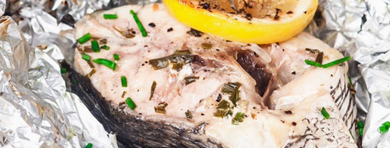 POSTA DE CORVINA EM PAPELOTE COM LIMÃO