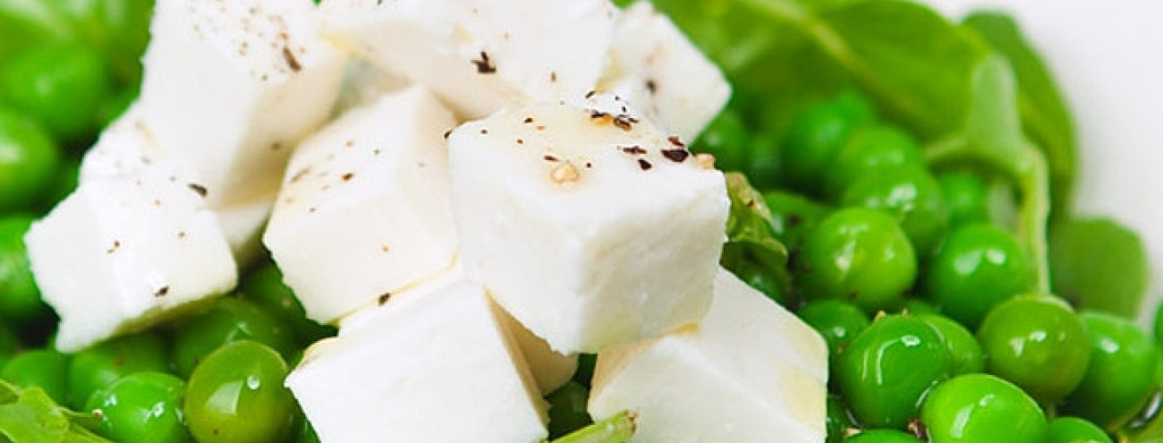 AGRIÃO, ERVILHAS E QUEIJO DE CABRA
