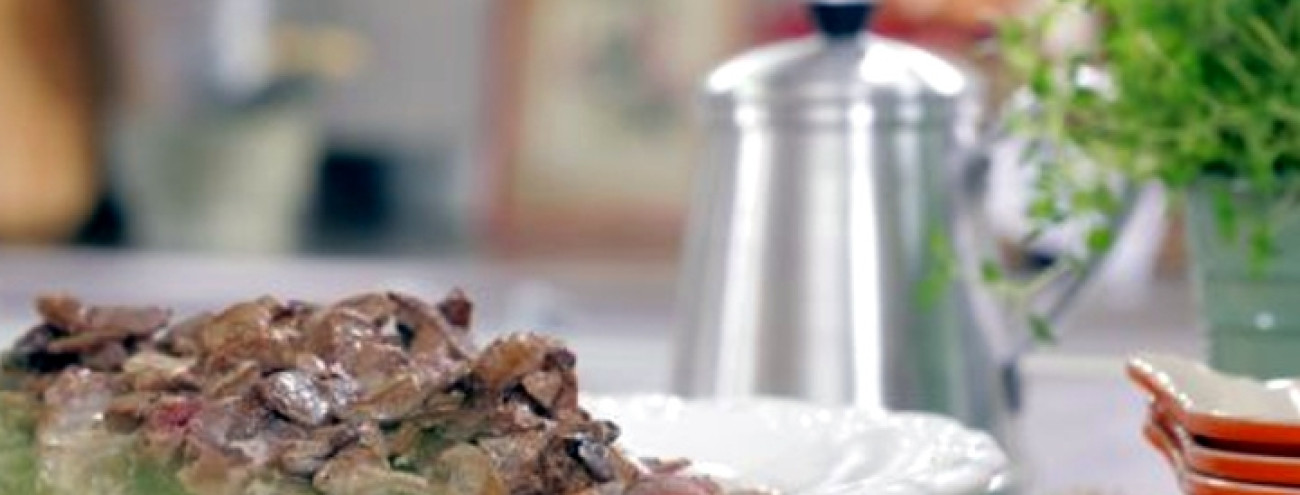 BIFE À CAFÉ COM COGUMELOS