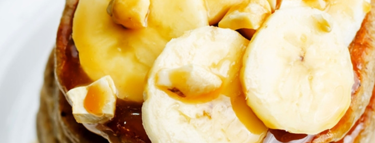 PANQUECAS DE BANANA COM MEL