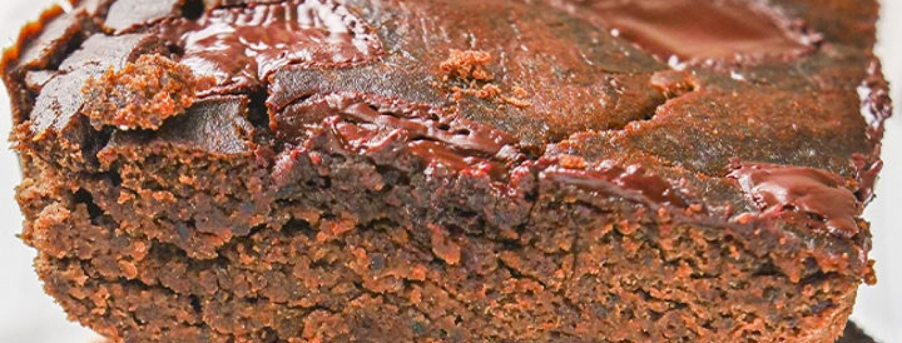 BROWNIES DE CHOCOLATE E FEIJÃO PRETO