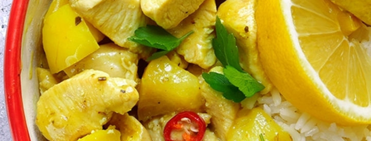 CARIL DE FRANGO COM MAÇÃ VERDE