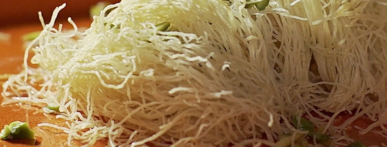 EMBRULHOS DE MASSA KADAIF COM FRUTOS SECOS