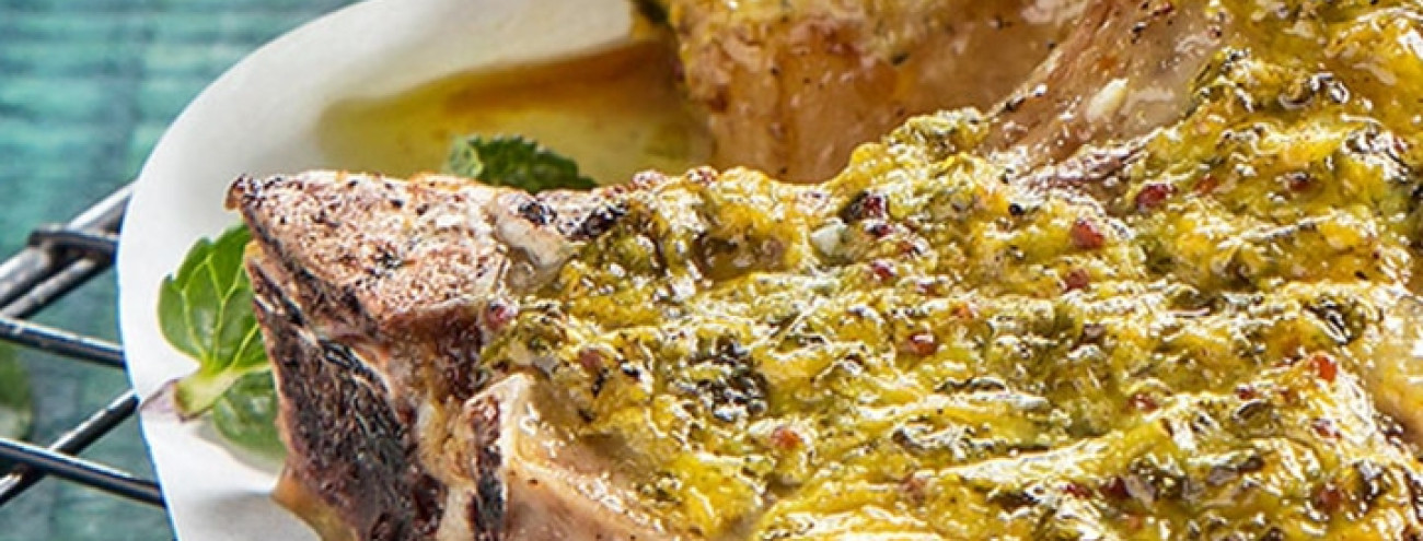 COSTELETAS DE BORREGO COM MOLHO DE HORTELÃ