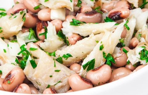 SALADA DE BACALHAU COM FEIJ&Atilde;O FRADE E ERVAS FRESCAS