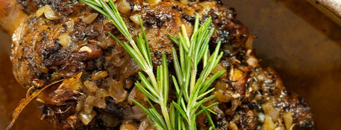 PERNA DE BORREGO ASSADA NO FORNO