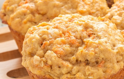 MUFFINS DE AVEIA, CENOURA E MAÇÃ