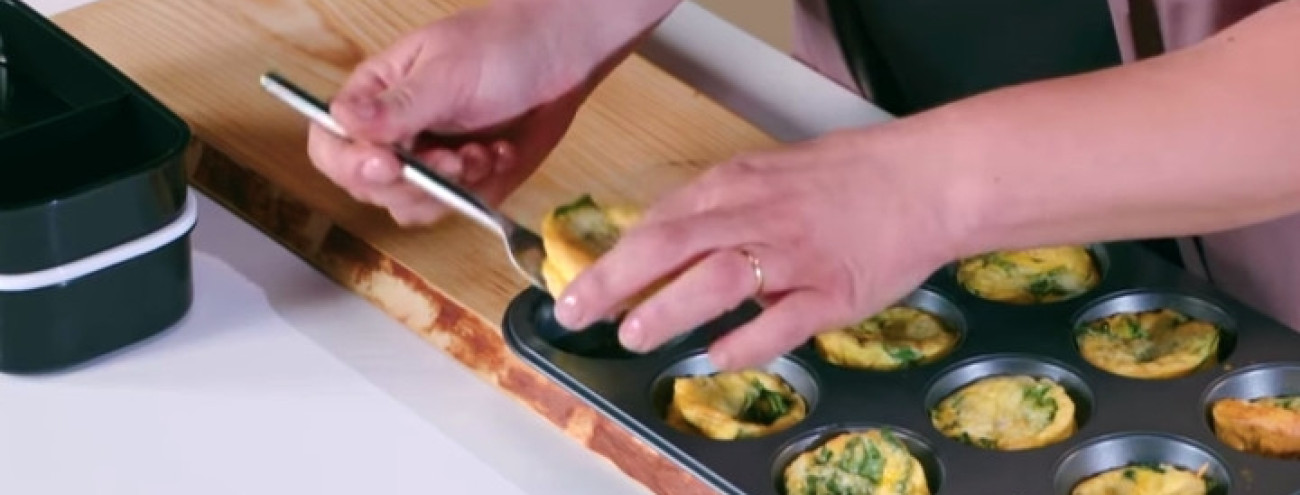 MINI QUICHES DE QUEIJO E ESPINAFRES