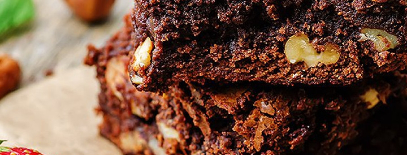 BROWNIE DE CHOCOLATE COM NOZES
