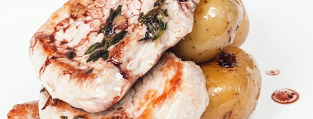 LOMBINHO DE PORCO CORADO COM MOLHO DE VINHO MADEIRA