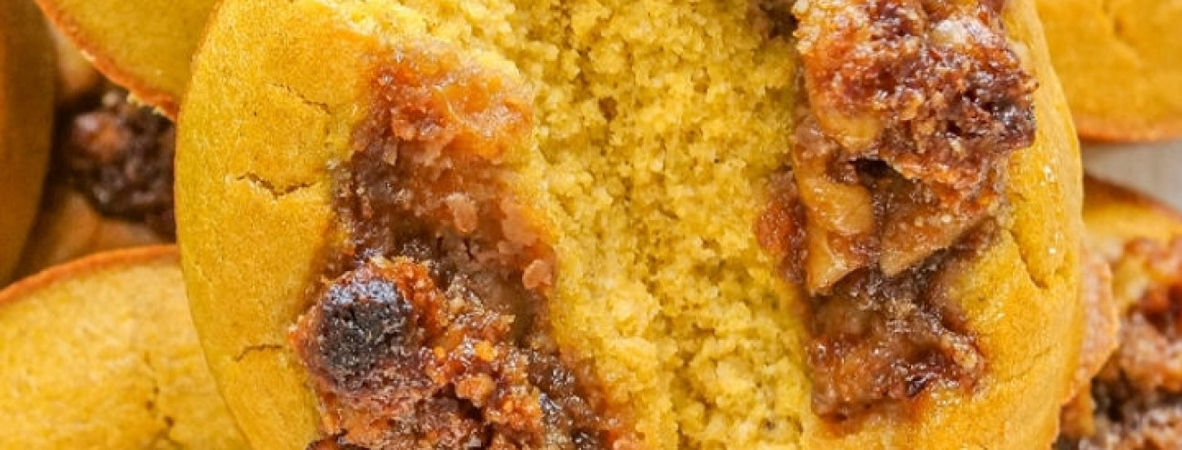 MUFFINS DE ABÓBORA COM CRUMBLE DE NOZ