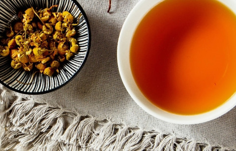 INFUS&Atilde;O DE CAMOMILA, CANELA E BAGAS DE GOJI