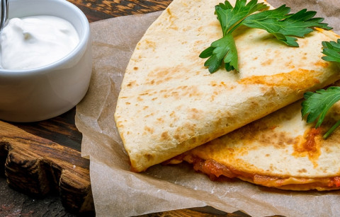 QUESADILLAS DE QUEIJO E ATUM