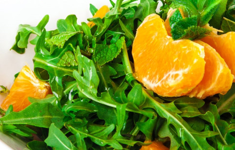 RÚCULA COM MENTA E LARANJA