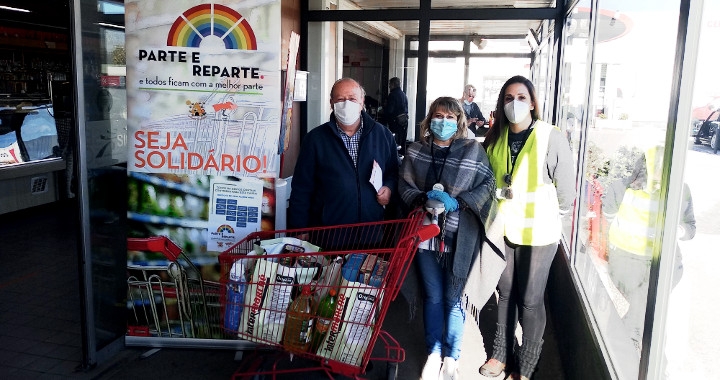 Parte e Reparte, seja solidário: Recolha de bens alimentares na União de Freguesias Charneca de Caparica e Sobreda