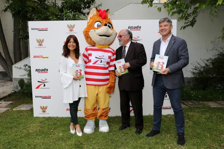 Na fotografia: Isabel Silva (Madrinha da campanha, apresentadora), Pafi (mascote do Grupo Os Mosqueteiros), Jaime Carlos Marta Soares (Presidente da Liga dos Bombeiros Portugueses) e João Magalhães (administrador do Grupo Os Mosqueteiros)